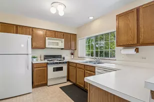 1651 College Green Dr, Elgin, IL 60123 - Photo 7