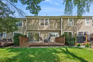 1651 College Green Dr, Elgin, IL 60123 - Photo 19