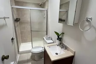 917 W Waveland Ave, Chicago, IL 60613 - Photo 9