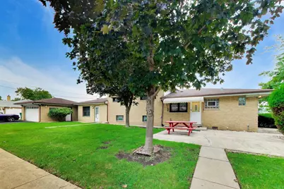 6101 W 80th Place, Burbank, IL 60459 - Photo 1