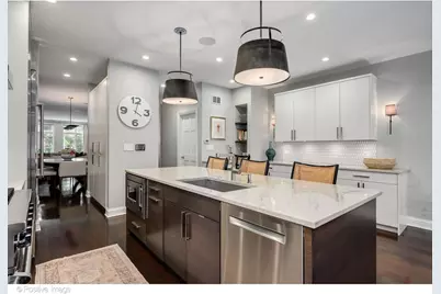 1844 W Barry Avenue, Chicago, IL 60657 - Photo 13