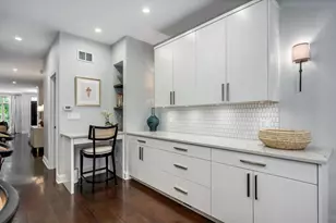 1844 W Barry Ave, Chicago, IL 60657 - Photo 11