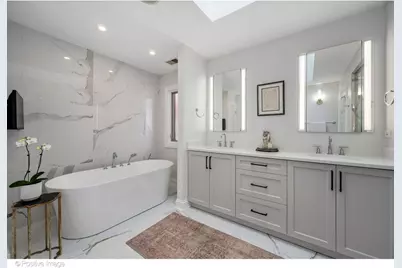 1844 W Barry Avenue, Chicago, IL 60657 - Photo 27
