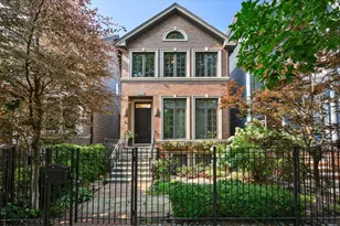 1844 W Barry Ave, Chicago, IL 60657 - Photo 1