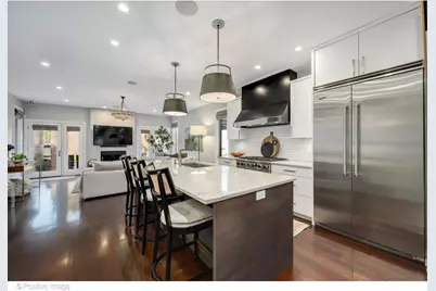 1844 W Barry Avenue, Chicago, IL 60657 - Photo 9