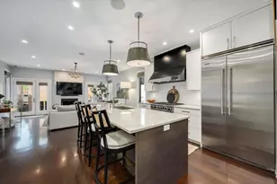 1844 W Barry Ave, Chicago, IL 60657 - Photo 9