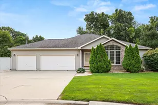 635 Magnolia Ln, Ottawa, IL 61350 - Photo 3