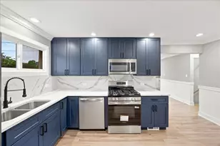 9700 S Princeton Ave, Chicago, IL 60628 - Photo 11