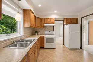 112 N Reuter Dr, Arlington Heights, IL 60005 - Photo 5