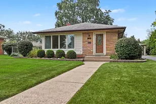 112 N Reuter Dr, Arlington Heights, IL 60005 - Photo 1