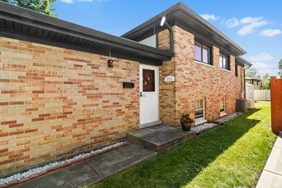 2196 Spruce Avenue, Des Plaines, IL 60018 - Photo 3