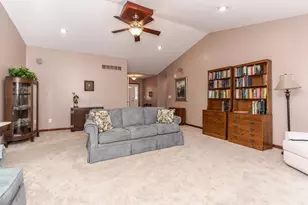 208 White Tail Ln, Hudson, IL 61748 - Photo 7