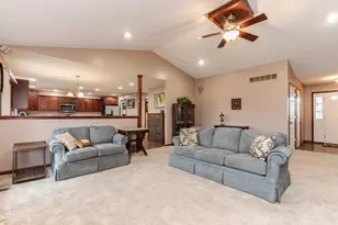 208 White Tail Ln, Hudson, IL 61748 - Photo 9