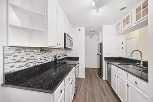 214 Glengarry Dr, Bloomingdale, IL 60108 - Photo 5