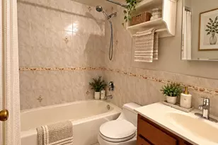 611 W Patterson Ave, Chicago, IL 60613 - Photo 11