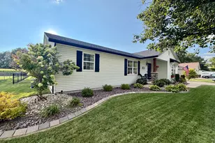 312 Randolph Dr, Centralia, IL 62801 - Photo 3