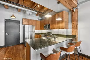 106 N Aberdeen St, Chicago, IL 60607 - Photo 5