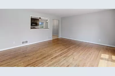 165 E 2740S Road, Kankakee, IL 60901 - Photo 5