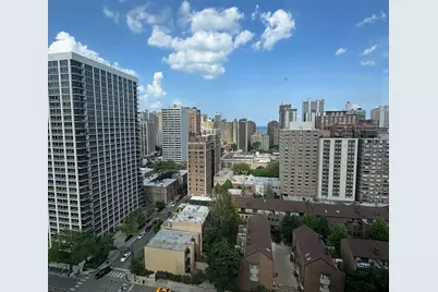1360 N Sandburg Terrace #2101, Chicago, IL 60610 - Photo 7