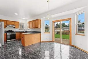 8542 Latrobe Ave, Burbank, IL 60459 - Photo 7