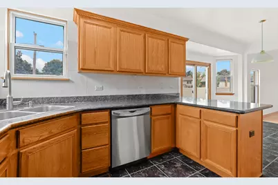 8542 Latrobe Avenue, Burbank, IL 60459 - Photo 9