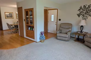 1358 Empire Ct, Freeport, IL 61032 - Photo 5