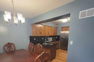 405 S Wenbriar Square, Addison, IL 60101 - Photo 5