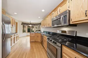 2218 Tamarack Dr, Downers Grove, IL 60515 - Photo 9