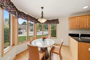 2218 Tamarack Dr, Downers Grove, IL 60515 - Photo 11