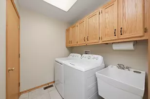 2218 Tamarack Dr, Downers Grove, IL 60515 - Photo 31