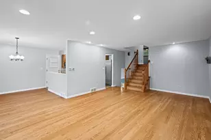 319 Gareth Ln, Schaumburg, IL 60193 - Photo 9