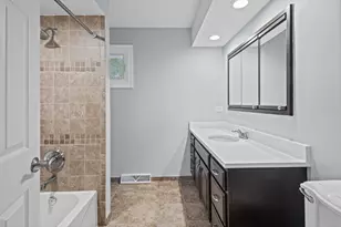 319 Gareth Ln, Schaumburg, IL 60193 - Photo 19