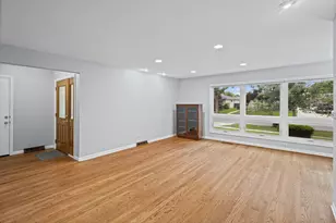 319 Gareth Ln, Schaumburg, IL 60193 - Photo 5