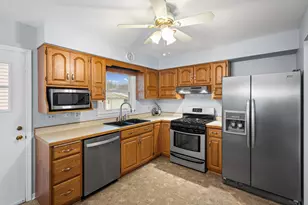 319 Gareth Ln, Schaumburg, IL 60193 - Photo 11
