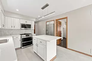 11625 S Ave L, Chicago, IL 60617 - Photo 9