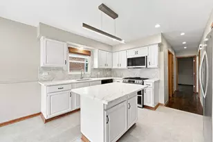 11625 S Ave L, Chicago, IL 60617 - Photo 7