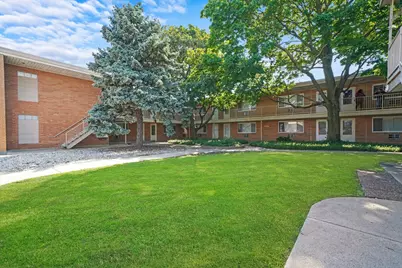 4211 W 95th Street #2D, Oak Lawn, IL 60453 - Photo 3