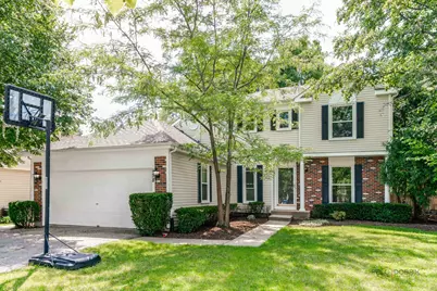 158 N Royal Oak Drive, Vernon Hills, IL 60061 - Photo 1