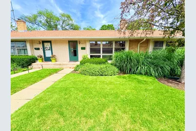 922 N Milwaukee Avenue #C, Libertyville, IL 60048 - Photo 1