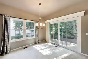 2811 Granite Ct, Crystal Lake, IL 60012 - Photo 9