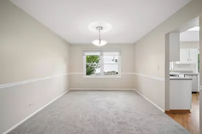 894 Thompson Boulevard, Buffalo Grove, IL 60089 - Photo 5