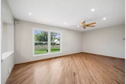 894 Thompson Boulevard, Buffalo Grove, IL 60089 - Photo 9
