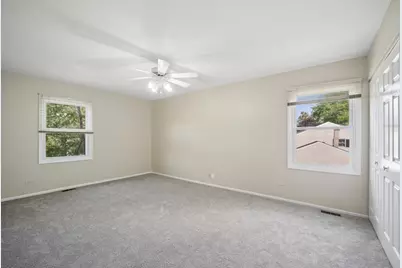 894 Thompson Boulevard, Buffalo Grove, IL 60089 - Photo 17