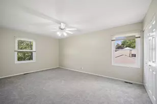 894 Thompson Blvd, Buffalo Grove, IL 60089 - Photo 17