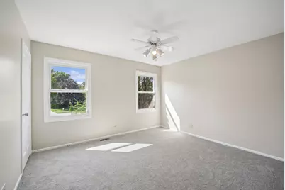 894 Thompson Boulevard, Buffalo Grove, IL 60089 - Photo 15