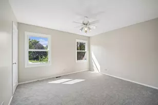 894 Thompson Blvd, Buffalo Grove, IL 60089 - Photo 15