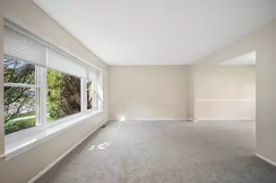 894 Thompson Blvd, Buffalo Grove, IL 60089 - Photo 3