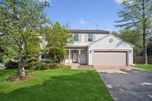 894 Thompson Blvd, Buffalo Grove, IL 60089 - Photo 1