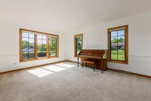 23 Squire Rd, Hawthorn Woods, IL 60047 - Photo 5