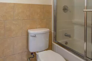 2210 Country Club Dr, Woodridge, IL 60517 - Photo 9